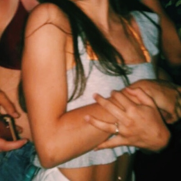 Urban Ruffled Crop Top - Picture 4 of 4